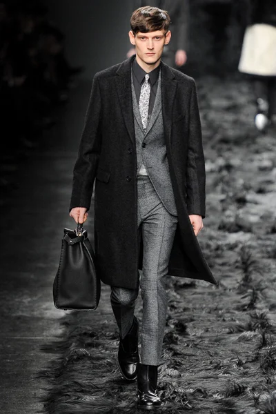 Look 28